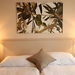 ホテル ノイフェルト 3*