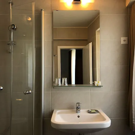 Neufeld Otel 3*