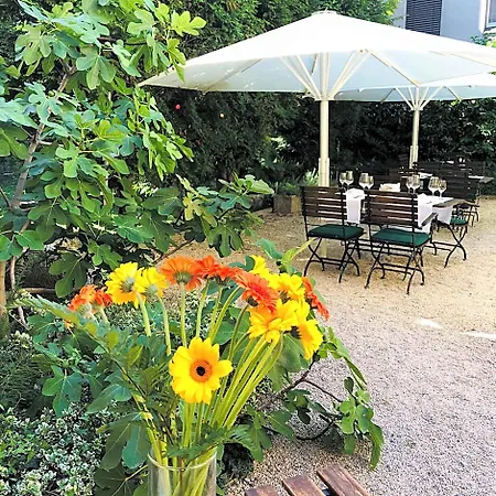 Neufeld Otel