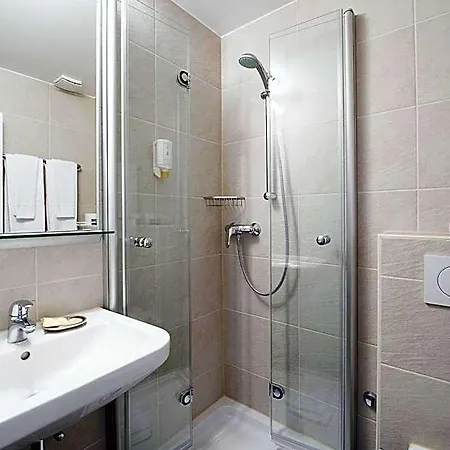 Neufeld Otel 3*