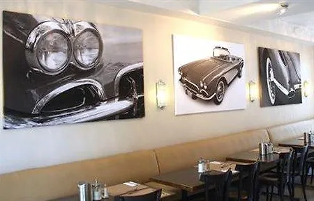 Otel Neufeld 3*
