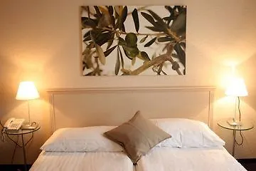 Otel Neufeld 3*