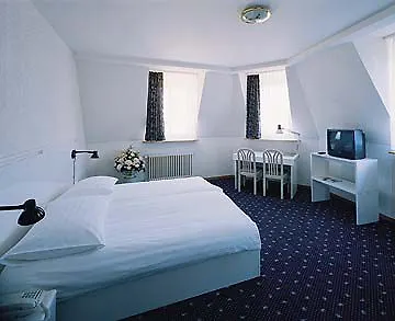 Neufeld Hotel